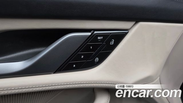 Porsche Taycan 2025 — photo 31