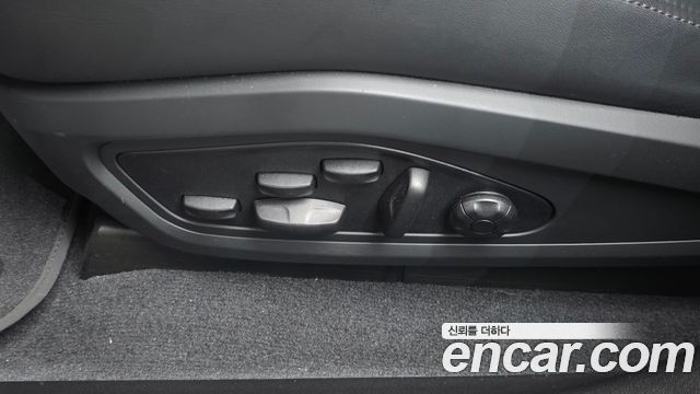 Porsche Taycan 2025 — photo 32