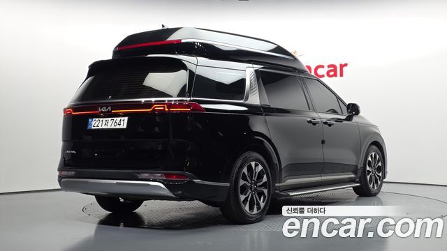 Kia Canival 2023 — photo 2
