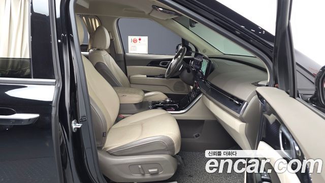 Kia Canival 2023 — photo 17