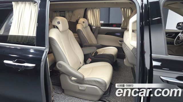 Kia Canival 2023 — photo 18