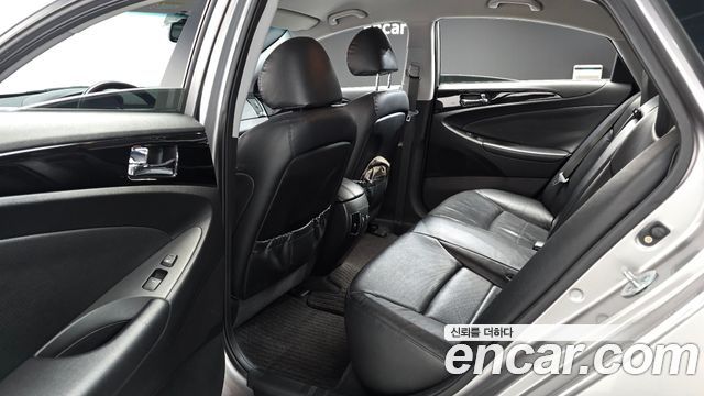 Hyundai Sonata 2011 — photo 11