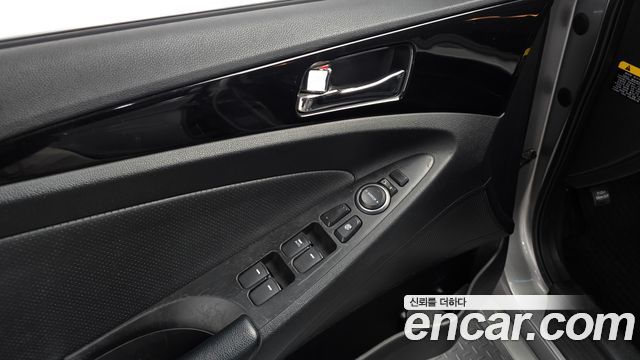 Hyundai Sonata 2011 — photo 13