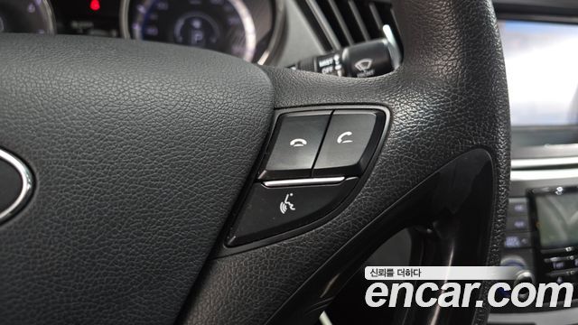 Hyundai Sonata 2011 — photo 16