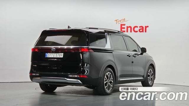 Kia Canival 2021 — photo 2