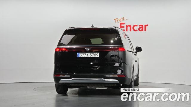 Kia Canival 2021 — photo 4