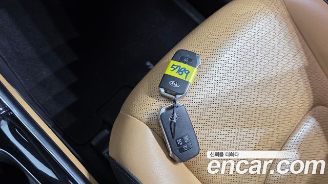 Kia Canival 2021 — photo 22