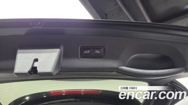 Kia Canival 2021 — photo 23