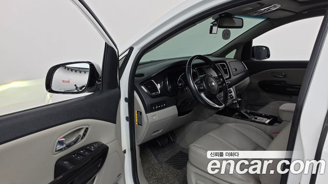 Kia Canival 2020 — photo 10