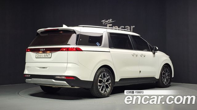 Kia Canival 2023 — photo 2