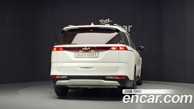 Kia Canival 2023 — photo 4