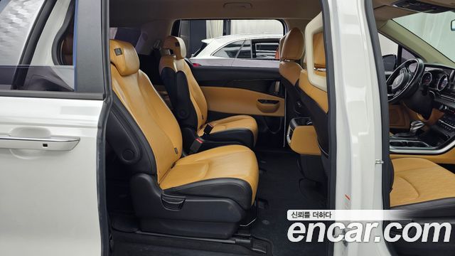 Kia Canival 2023 — photo 17
