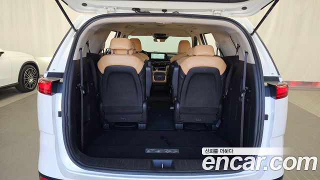 Kia Canival 2023 — photo 24