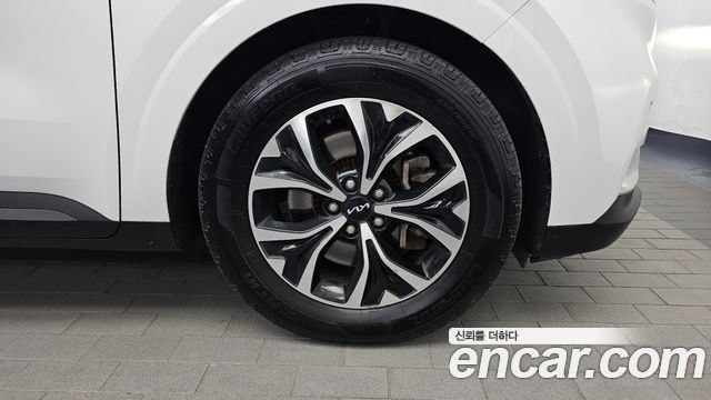Kia Canival 2023 — photo 7