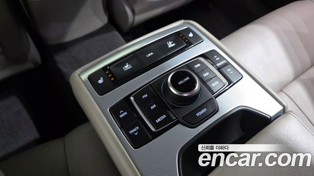 Genesis G80 2018 — photo 25