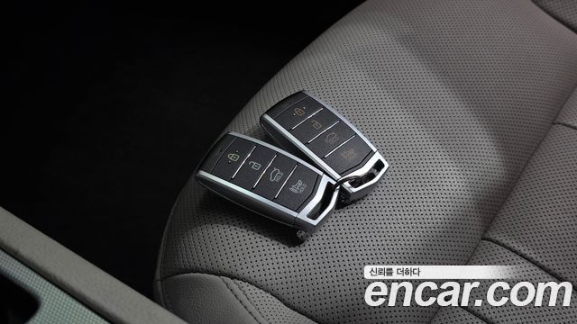 Genesis G80 2018 — photo 30