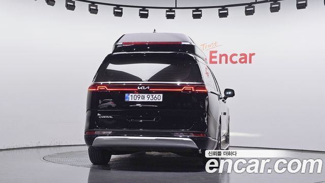 Kia Canival 2023 — photo 4