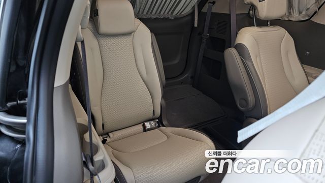 Kia Canival 2023 — photo 17