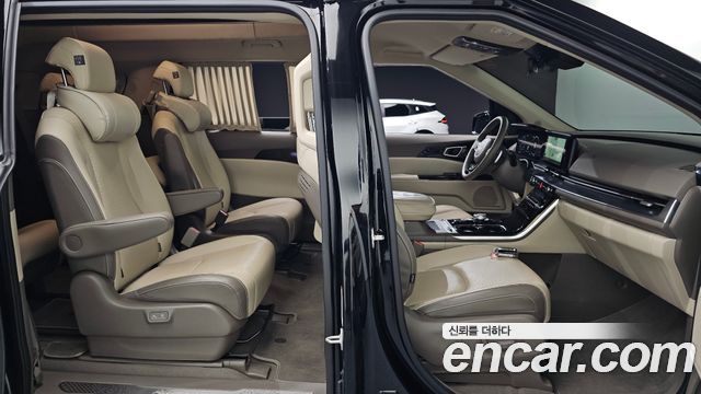 Kia Canival 2023 — photo 16