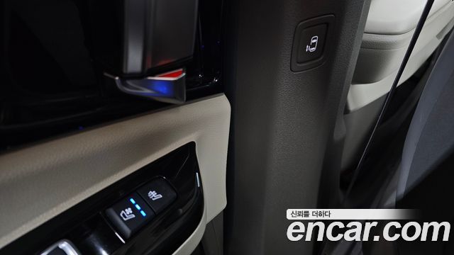 Kia Canival 2023 — photo 41