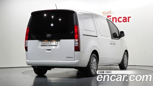 Hyundai Staria 2022 — photo 2