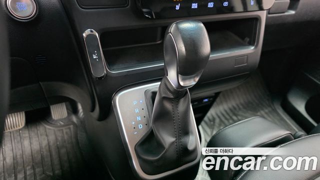 Hyundai Staria 2022 — photo 9