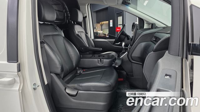 Hyundai Staria 2022 — photo 11