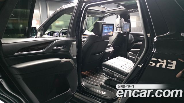 Cadillac Escalade 2023 — photo 16