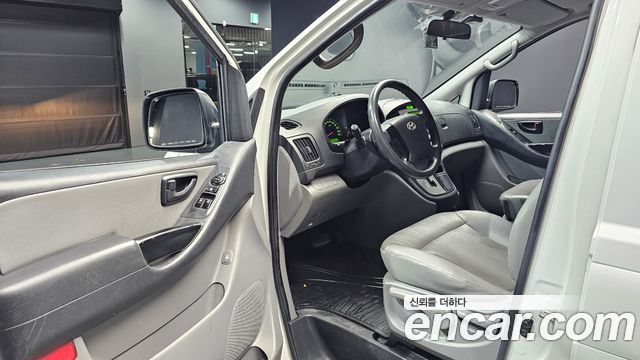 Hyundai Starex 2015 — photo 13