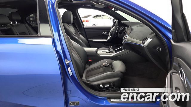 BMW 3-Series 2021 — photo 16