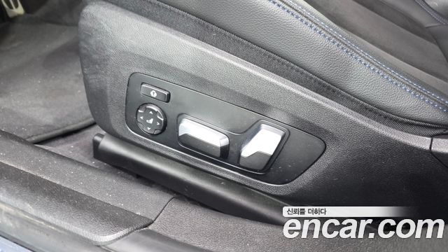 BMW 3-Series 2021 — photo 31