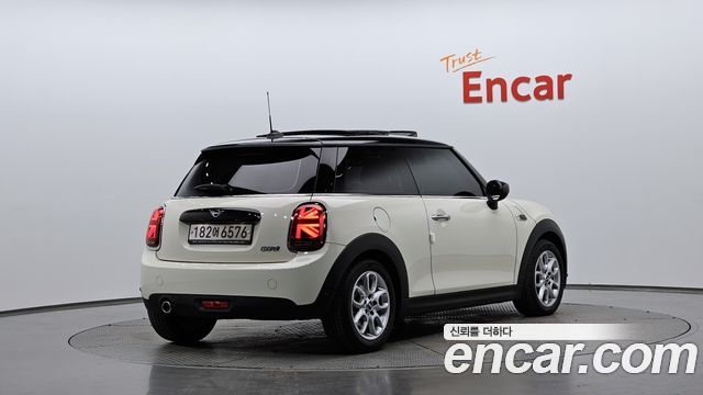 Mini Cooper 2020 — photo 2