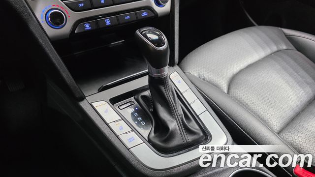Hyundai AVANTE 2016 — photo 12