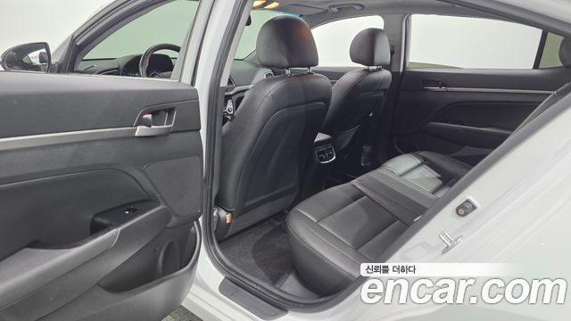 Hyundai AVANTE 2016 — photo 18