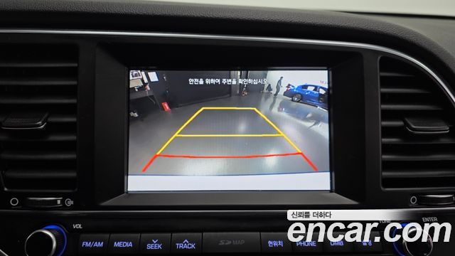 Hyundai AVANTE 2016 — photo 24