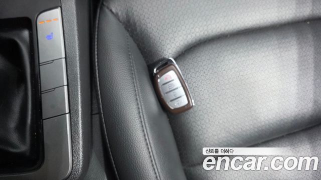 Hyundai AVANTE 2016 — photo 25