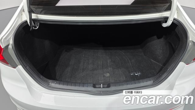 Hyundai AVANTE 2016 — photo 26