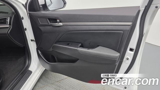 Hyundai AVANTE 2016 — photo 14