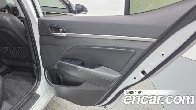 Hyundai AVANTE 2016 — photo 15