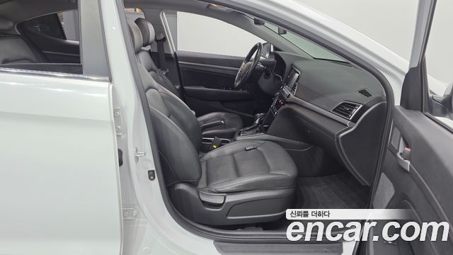 Hyundai AVANTE 2016 — photo 16
