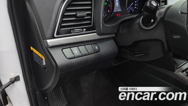 Hyundai AVANTE 2016 — photo 28