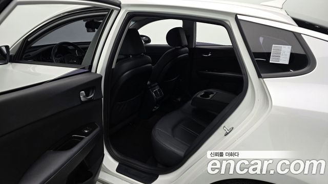 Kia K5 2016 — photo 16
