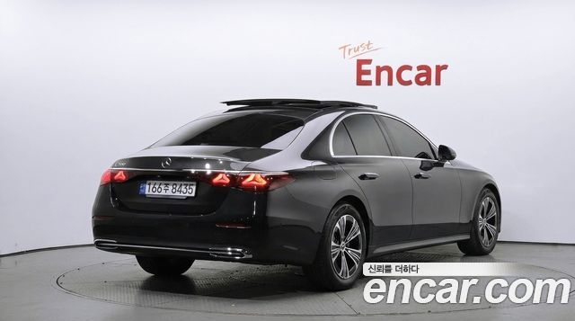 Mercedes-Benz E-Class 2024 — photo 2
