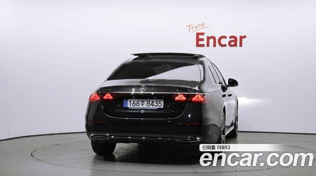 Mercedes-Benz E-Class 2024 — photo 4