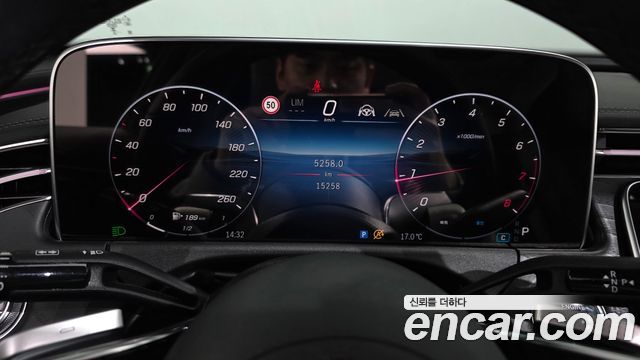 Mercedes-Benz E-Class 2024 — photo 11