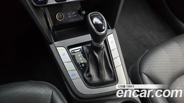 Hyundai AVANTE 2020 — photo 12