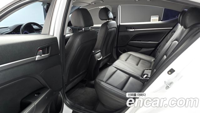 Hyundai AVANTE 2020 — photo 17