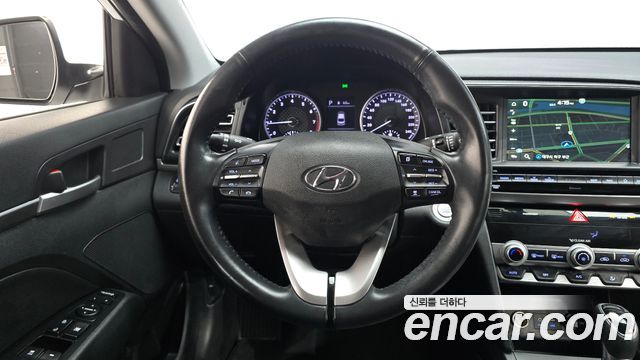 Hyundai AVANTE 2020 — photo 18