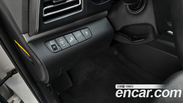 Hyundai AVANTE 2020 — photo 25