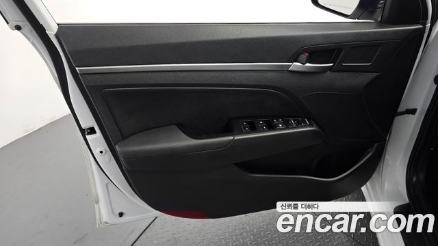 Hyundai AVANTE 2020 — photo 14